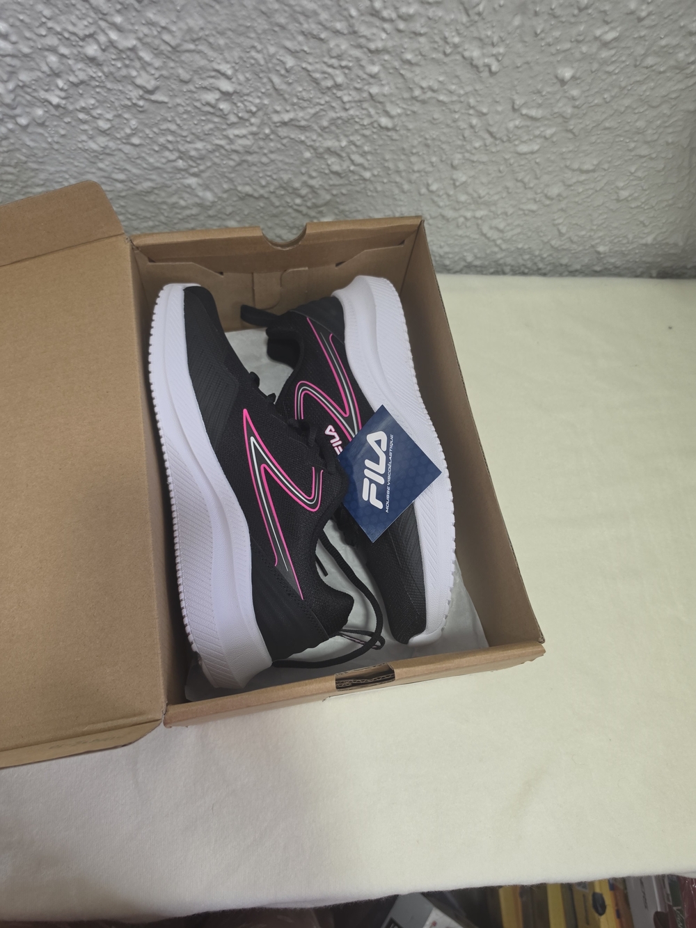 NWT FILA Women's Memory Foam Athletic Sneakers Black Hot Pink [8]